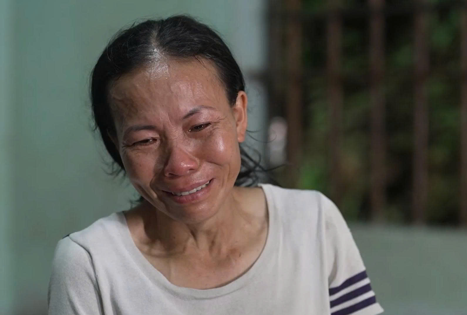 Nỗi đau mất chồng, mất con vẫn còn hiện hữu trong ánh mắt của chị Trung 
