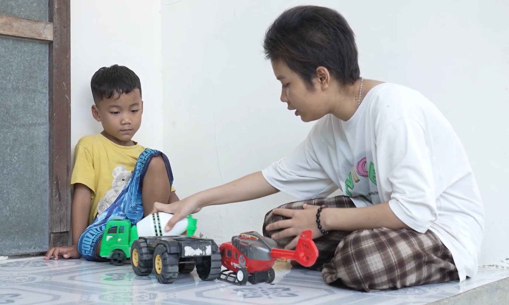 Từng nghỉ học để đi làm phụ mẹ nuôi các em, Minh Nguyệt nay lại phải đối diện căn bệnh Lupus ban đỏ ở tuổi 23