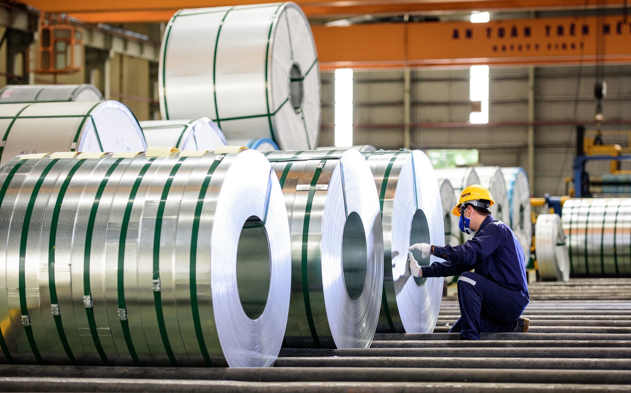 Trong NĐTC 2025 - 2026, Tập đoàn Hoa Sen tiếp tục phát huy lợi thế từ hệ thống 9 nhà máy, đồng thời chú trọng kiểm soát chi phí, quản trị hàng tồn kho và tối ưu hiệu quả hoạt động