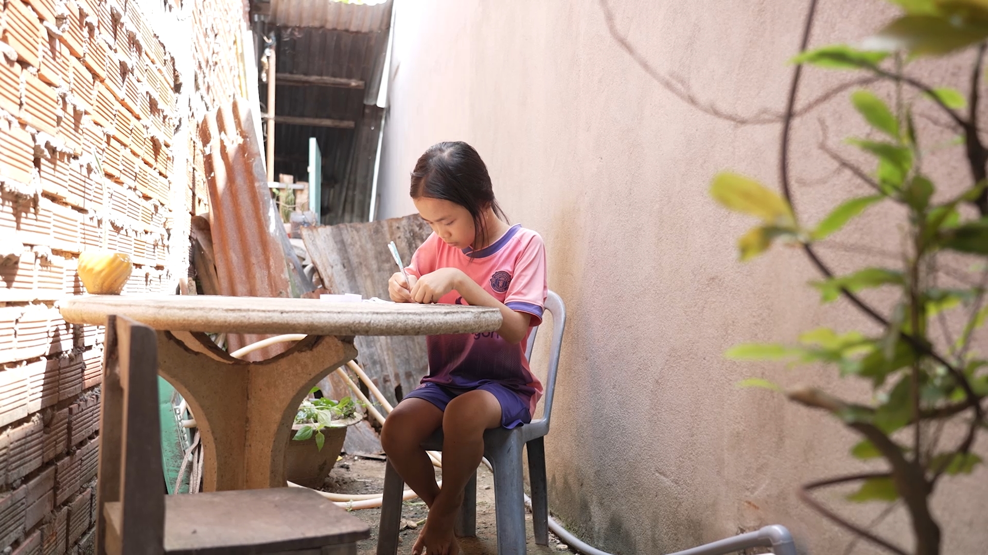 Ngọc Nhi xúc động chia sẻ mong ước sau này có công việc ổn định, kiếm tiền mua tặng cha một chiếc áo mới