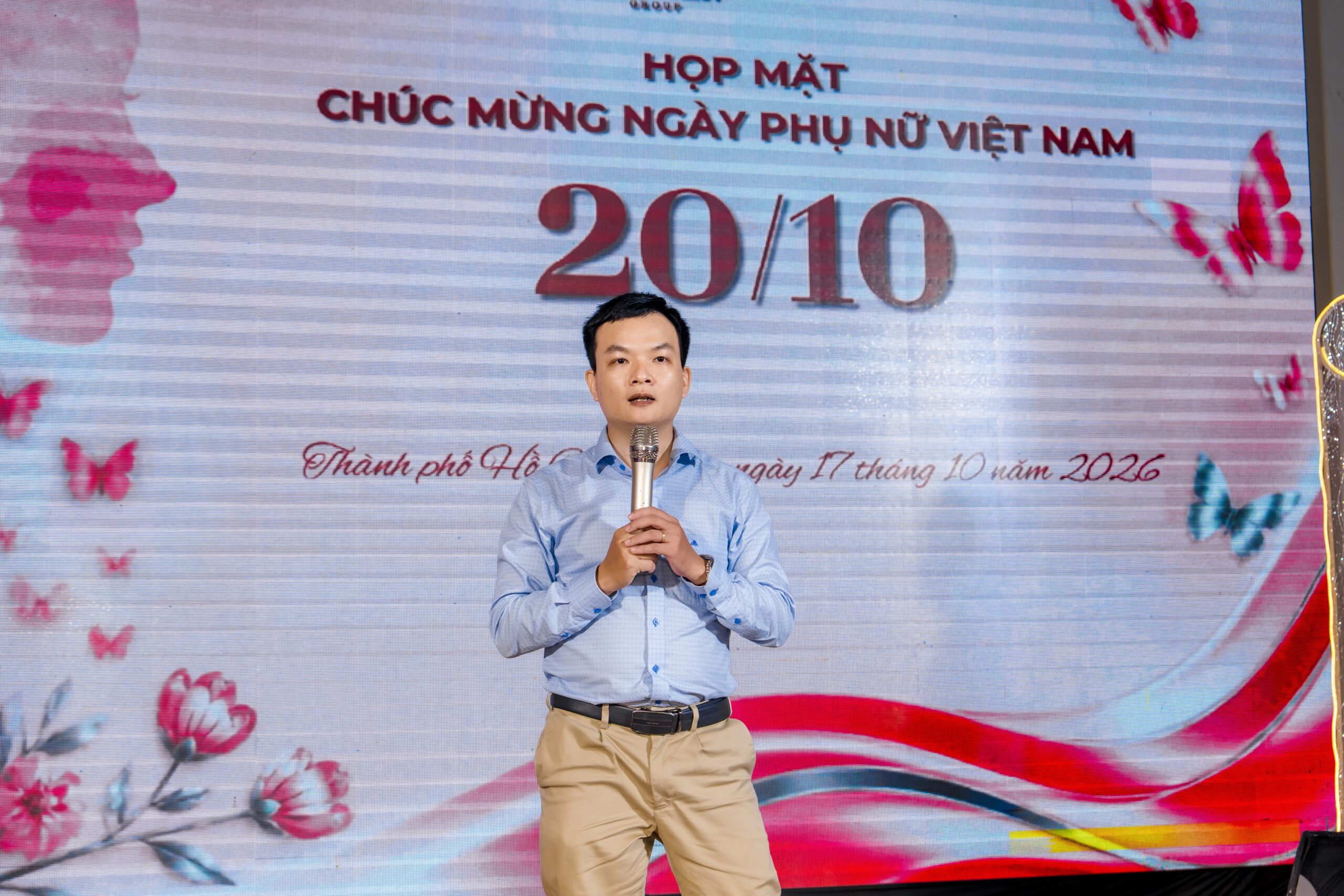 Ông Nguyễn Quốc Tính, Chủ tịch CĐCS Công Ty Cổ phần Hoa Sen Home thay mặt Ban Chấp hành CĐCS phát biểu khai mạc và gửi lời chúc mừng Quý chị em nhân dịp Ngày Phụ nữ Việt Nam 20.10