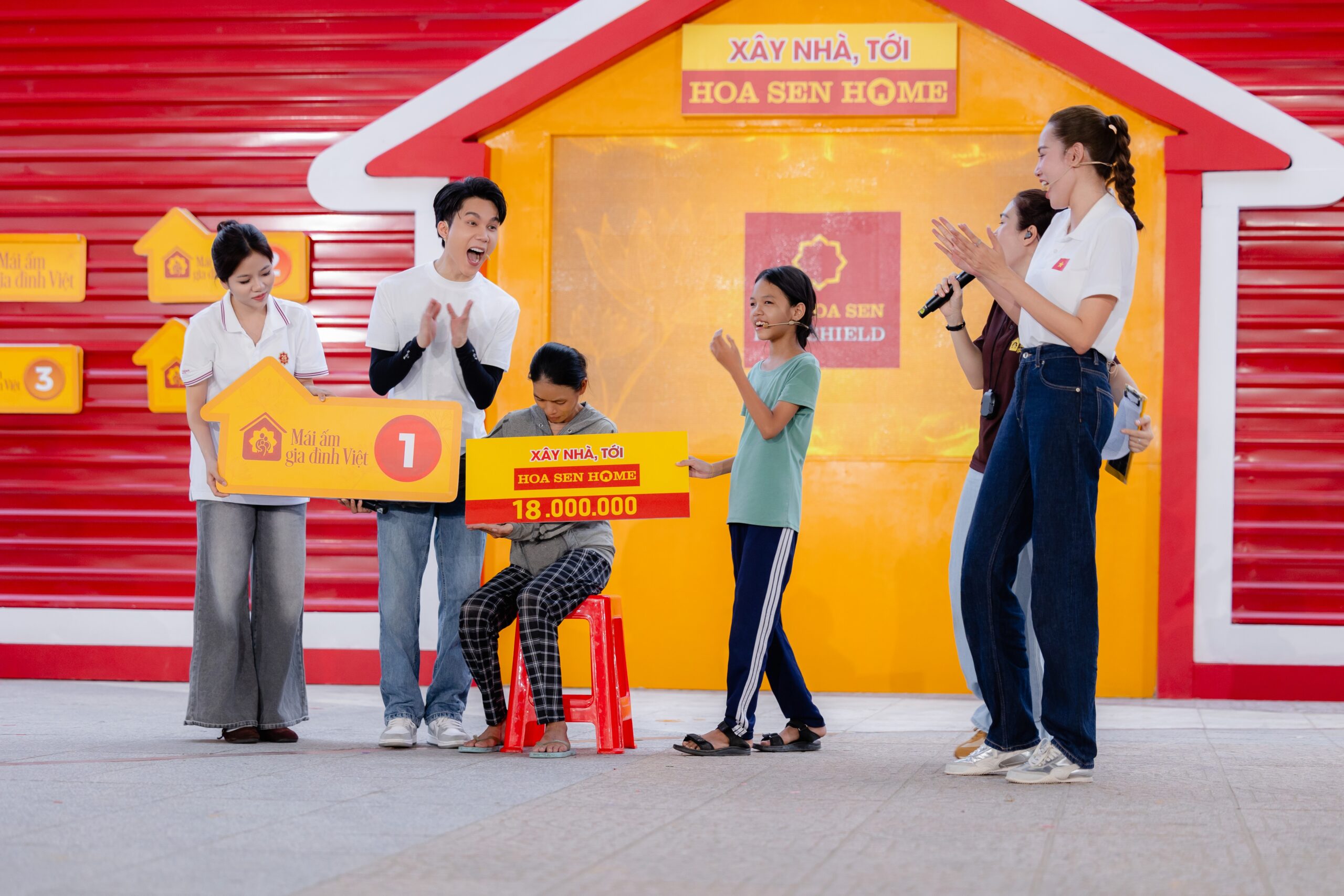 Chương trình đã tiếp sức cho hàng trăm gia đình các em nhỏ có hoàn cảnh khó khăn vượt qua nghịch cảnh.